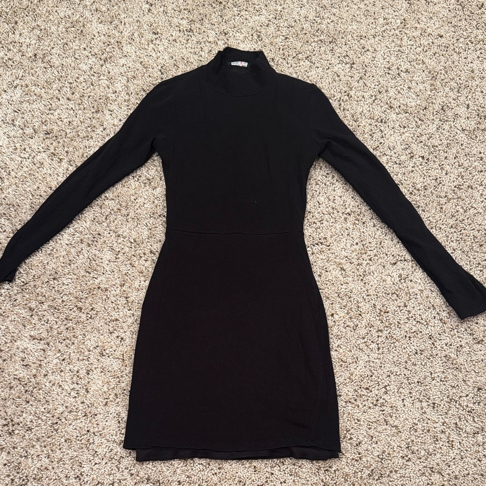 Juniors open back long sleeve dress